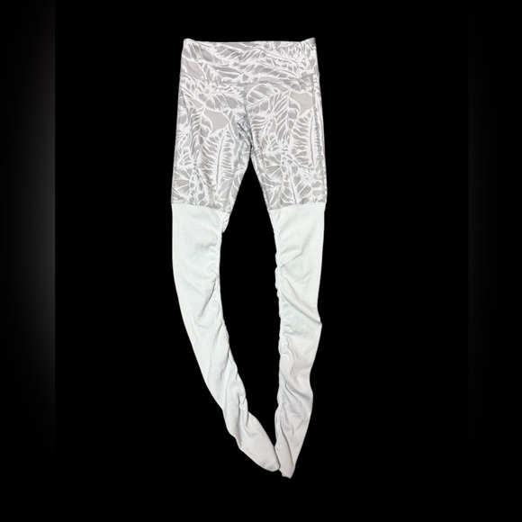 ALO Yoga Goddess Leggings in Palm Springs Print - Picture 6 of 12